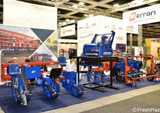 Lo stand dei macchinari Ferrari.