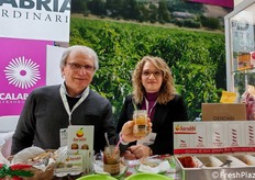 Giuseppe e Giuliana Sarubbi della Sarubbi-Delizie per il palato, azienda di Santa Maria del Cedro (Cosenza), specializzata in conserve, come quelle a base di peperoncino e...