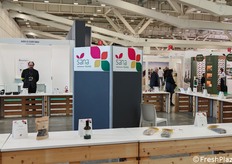 Sana Novità si è confermato, con oltre 100 prodotti e più di 50 aziende, il luogo dove l'innovazione prende forma, diventando opportunità concrete. Uno spazio che non solo anticipa le tendenze del food service, ma le orienta, mettendo in connessione aziende e professionisti alla ricerca di qualità, autenticità e nuove prospettive di mercato. Di seguito alcune referenze esposte.