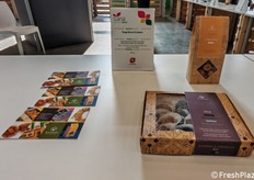 Il Duo della Rango Bontà di Calabria: fichi interi cotti al forno, ricoperti di cioccolato fondente extra; e fichi selezionati farciti con mandorle tostate, cotti al forno.