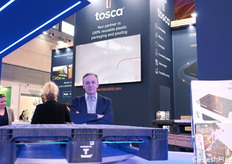 Gian Paolo Mezzanotte nello stand di Tosca. L'azienda ha presentato un nuovo pallet, il CP 1208, che presenta requisiti tecnici e di sostenibilità di gran lunga superiori rispetto ai bancali in legno.