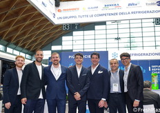 Foto di gruppo allo stand collettivo che ha riunito diversi brand specializzati in servizi di refrigerazione per le imprese ortofrutticole.