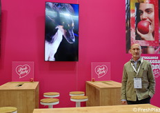 Thierry Melenotte, CEO della Pink Lady, poco prima che lo stand si riempisse di partner festanti per l'aperitivo di chiusura della prima giornata di fiera.