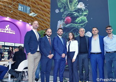 In uno stand completamente rinnovato e di grande impatto scenografico, lo staff di San Lidano.