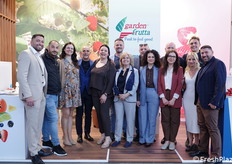Il sorridente staff aziendale della Garden Frutta.