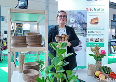 Elzbieta Danelska ha illustrato il valore aggiunto dei prodotti monouso e degli imballaggi Bonfitaly, che non generano rifiuti poiché sono realizzati a partire da sottoprodotti agroalimentari. Una volta gettati via, si biodegradano naturalmente nell'ambiente, senza lasciare traccia.