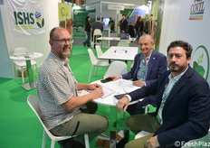 Giuliano Dradi e Andrea Bagnolini di Battistini Vivai insieme a un cliente estero