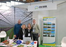 Giacomo Di Girolamo, Maria Cipro, Alessandra Di Maio e Fabio Monfreda della CO.SER di Francolise (CE), specializzata nella realizzazione di serre. "Vogliamo posizionarci come partner industriale per le aziende ortofrutticole che vogliono crescere".