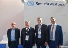 I relatori del convegno: Da sinistra il responsabile acquisti di Apofruit Claudio Magnani, Ernesto Fornari direttore Gruppo Apofruit, il CEO di Smurfit Westrock Italia Gianluca Castellini ed Emanuele Prencipe (Smurfit Westrock)