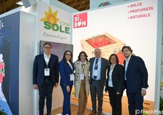 Lo staff di Coop Sole: al centro, Pietro Ciardiello