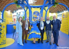 Lo staff di Chiquita con, al centro, l'immancabile Miss Chiquita