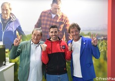 Il pilota di moto Michele Pirro con Patrizio ed Emile Fellini (sponsor dello sportivo)