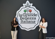 Sara Giavara dell'ufficio marketing e Chiara Gaiardoni, ufficio commerciale, de La Grande Bellezza Italiana