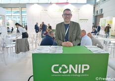 Allo stand di Conip, Alberto Nicchi