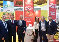 Foto di gruppo allo stand Barbera, specialisti in arance