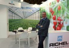 Samuele Burati presso lo stand di Richel, azienda che ha già sviluppato importanti progetti nel Nord Italia.