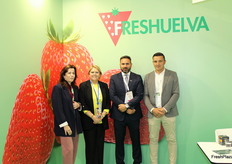 Mamen Mingorance, Rocío Alba e Valentín López, di Freshuelva, insieme a Manuel Antonio Prieto, di Fresgilera.