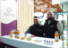 Manuel Scarano (responsabile ufficio tecnico e filiere di produzione) e Girolamo De Giglio (responsabile ricerca e sviluppo) in rappresentanza della OP Pianagri di Taurianova (RC).