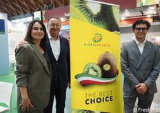 Daniela, Alfio e Filippo Lepidio dell'azienda Agrilepidio, specializzata in kiwi.