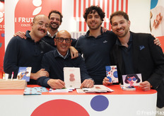 Parte del team del Gruppo Orsero presente in fiera. I berries F.lli Orsero nascono da un importante progetto di filiera sviluppato in partnership con la famiglia Molari - da 40 anni specialista per i piccoli frutti nella selezione varietale e vivaismo - che si esprime attraverso la joint venture I Frutti di Gil.