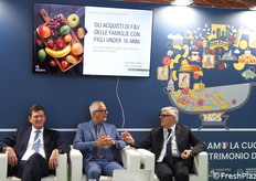 Talk dal titolo "Gli acquisti di frutta e verdura delle famiglie con figli under 16 – Le scelte delle famiglie che nutrono la generazione Alpha", che ha visto la partecipazione di Sergio Marchi (direttore generale Ismea), Mario Schiano Lo Moriello (direzione filiere e mercati Ismea) e Livio Proietti (presidente Ismea).