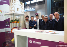 Nutrito gruppo di diverse generazioni per la AOP Passione Mediterranea. "Siamo la prima AOP riconosciuta ufficialmente in Calabria".