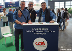 Luca Rigoni (primo a sinistra) e Antonello Di Girolamo (primo a destra) della Cooperativa Ortoflorofrutticola Sabaudia, insieme a Luigi Di Somma (Di Somma, società di servizi).