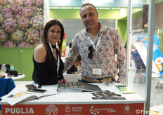 Grazia e Piero Bello della pugliese Frutta Bello, specializzata oltre che in olive da mensa e da frantoio, anche in agrumi quali clementine, arance, limoni e lime.