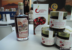 Nella collettiva della Regione Campania, sono state esposti la confettura a base di ciliegia di Bracigliano IGP e il liquore prodotto esclusivamente con questo frutto.
