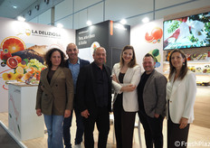 Team della OP La Deliziosa, organizzazione di produttori specializzati in eccellenze dell'ortofrutta siciliana a marchio DOP e IGP: Angela Dragà, Domenico Di Stefano, Salvatore e Sarah Bua, Pietro Bua e Giuseppina Furmari.