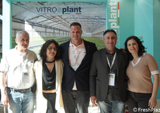 Allo stand Vitroplant Italia: Oriano Navacchi, Katiuscia Zuccarelli, Simone Grilli, Raffaele Fiori e Ida Negri.