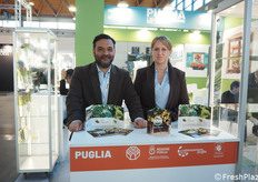 Giampiero Ligrone (reparto vendite) e Judyta Bajorska (sales manager) della società agricola Valledoro di Castellaneta Marina (TA).