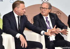 Il ministro Francesco Lollobrigida a colloquio con il presidente di Macfrut, Patrizio Neri.