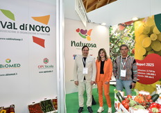 Per la AOP Val Di Noto, che comprende OP Abiomed e OPI Sicula, da sinistra: Gianfranco Tommasi (Abiomed), Annarita Grillo (OPI Sicula) e Luciano Caruso, presidente della AOP.