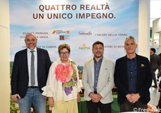 Da sinistra: Davide Martelli (presidente del Consorzio di tutela della Patata di Bologna DOP), Raffaella Fuitem (vice presidente di Selenella), Massimo Cristiani (presidente di Selenella e del CePa) e Vittorio Vitali (presidente di AgriPat). Quattro realtà, un unico impegno!