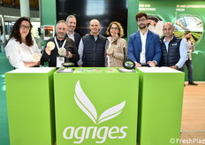 Il team Agriges. Da sinistra: Sara Iannelli, Tullio Santagata (direttore marketing), Antonio Ardolino (direttore commerciale), Giovanni Tancredi (presidente), Pasqualina Franco, Alfredo Di Mezza e Giuseppe Spagna.