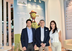 Per Italia Ortofrutta, l'Unione Nazionale che rappresenta 156 OP aderenti, da sinistra: Giulio Paolini, il presidente Andrea Badursi e Alessandra Mosconi.