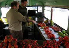 L'interno del bus è stato allestito come esposizione delle varietà selezionate da Enza Zaden.