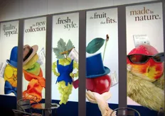 Particolare dello stand Nava, con i simpatici abbinamenti tra la frutta e il fashion italiano.