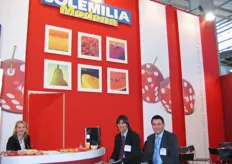Lo stand di Solemilia con un sorridente Gianluca Poppi (sulla destra)
