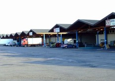 Una vista d'insieme delle tettoie per il carico/scarico delle merci.