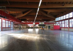 In fondo c'è anche un'area coperta destinata ai produttori che vogliano vendere direttamente quanto coltivato nei campi.