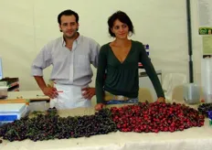 Mario Fraudini e Silvia Rossi, pronti a offrire il pregiato prodotto vignolese al pubblico.