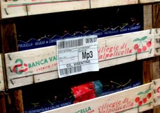 L'etichetta con il codice individua univocamente il prodotto che sta per essere selezionato e confezionato.