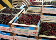 Una pila di cassette pronte per la lavorazione.