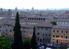La vista sui tetti di Roma dalla Terrazza Caffarelli del Campidoglio.