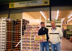 Giuseppe Pighi e suo figlio Davide presso lo stand 10 (Pighi Vittorio).