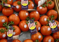 Pomodori a grappolo a marchio Euro Fresh Farms.
