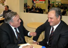 Domenico Scarpellini, presidente di Cesena Fiera, scambia qualche battuta con Gianni Amidei, presidente del colosso ortofrutticolo emiliano Agrintesa.