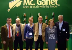 Lo staff della compagnia Mc Garlet, specializzata nella commercializzazione di frutta esotica. Da sinistra a destra: Davide Venturi, Mario Cadirola, Silvia Quartanelli, Matteo Malvestiti, Alessandra Menegon e Luca Garletti.